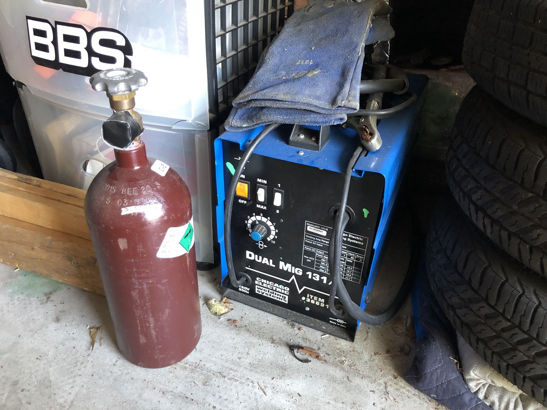 Chicago Electric Dual MiG 131/2 Welder with Tank
