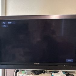 Sony Bravia 1080p LCD 40 inch TV with Rocketfish Wall Mount