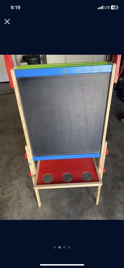 KIDS EASEL/WHITEBOARD/CHALKBOARD