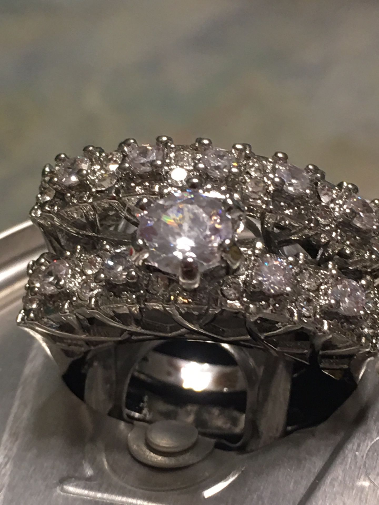 Beautiful Luxury 14 KT Inlaid Wedding Ring Set size 9