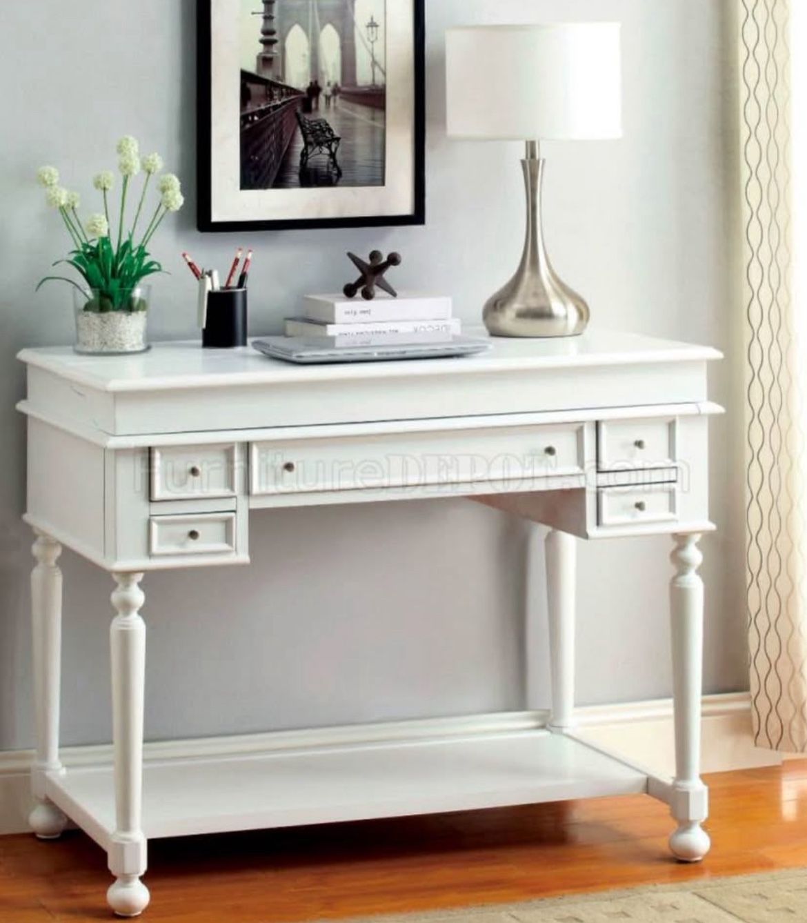 Like New! Rooms to Go White Desk