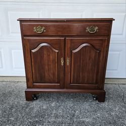 Vintage Henkel Harris Chippendale Style Cherry Flip-Top Rolling Buffet Server Bar Cart