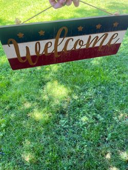 Patriotic wooden welcome sign