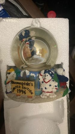 Bloomingdales water globe 1996