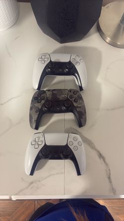 PS5 controllers