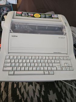Brother electronic typewriter with monitor