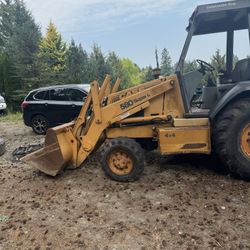 This machine is ready to go to work 7 days a week. It is a dependable 4x4 case 580 not 480. Has extendahoe for long reach and a good working hoe pack.