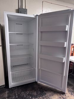 GE upright Freezer