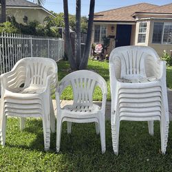 Free free 14 plastic chairs