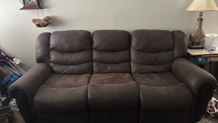 Recliner sofas