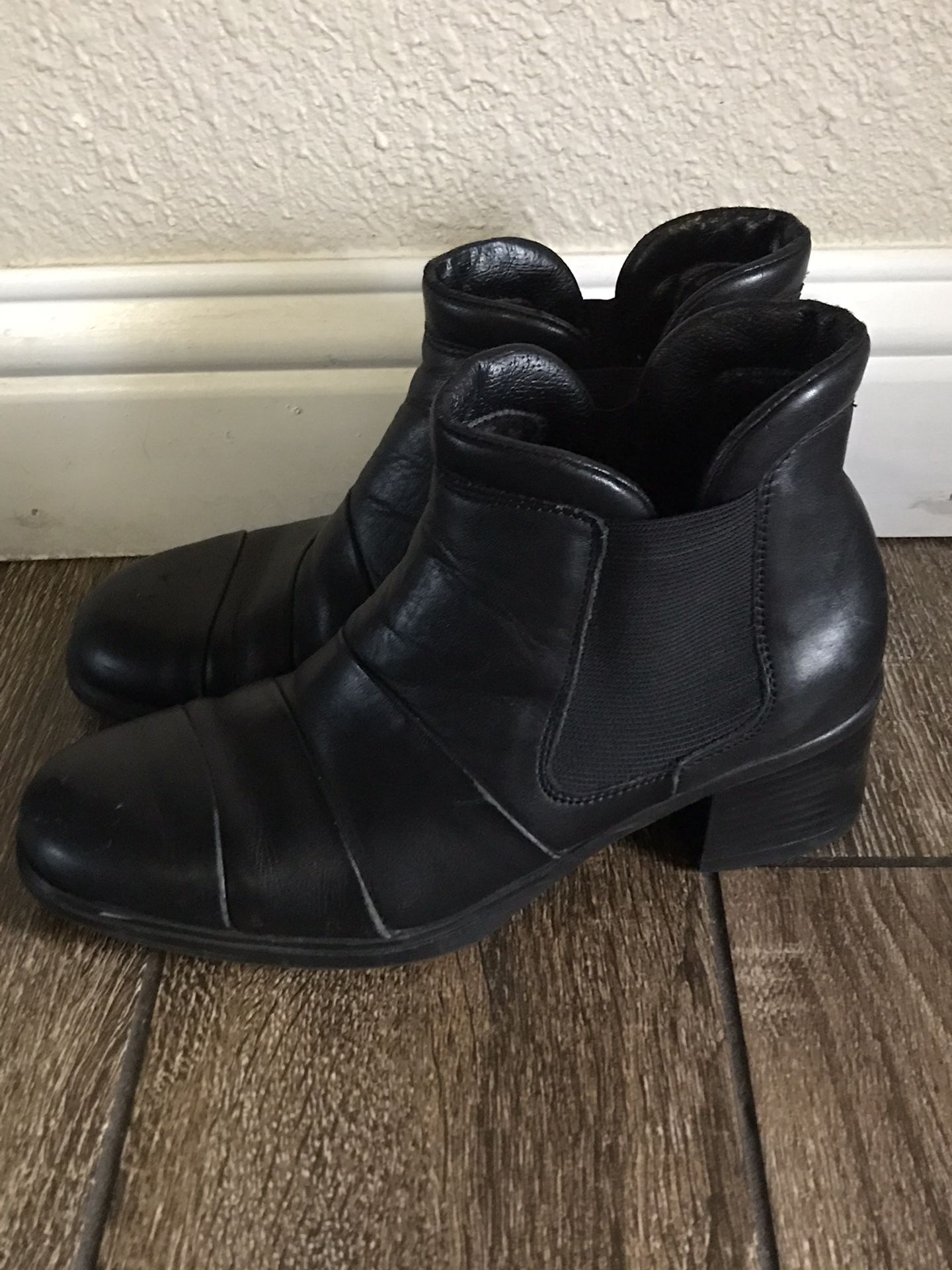 Women’s Rieker ankle boots size 7 NEW