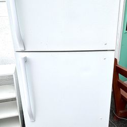 Vissani 18.0 cu. ft. Top Freezer Refrigerator in White