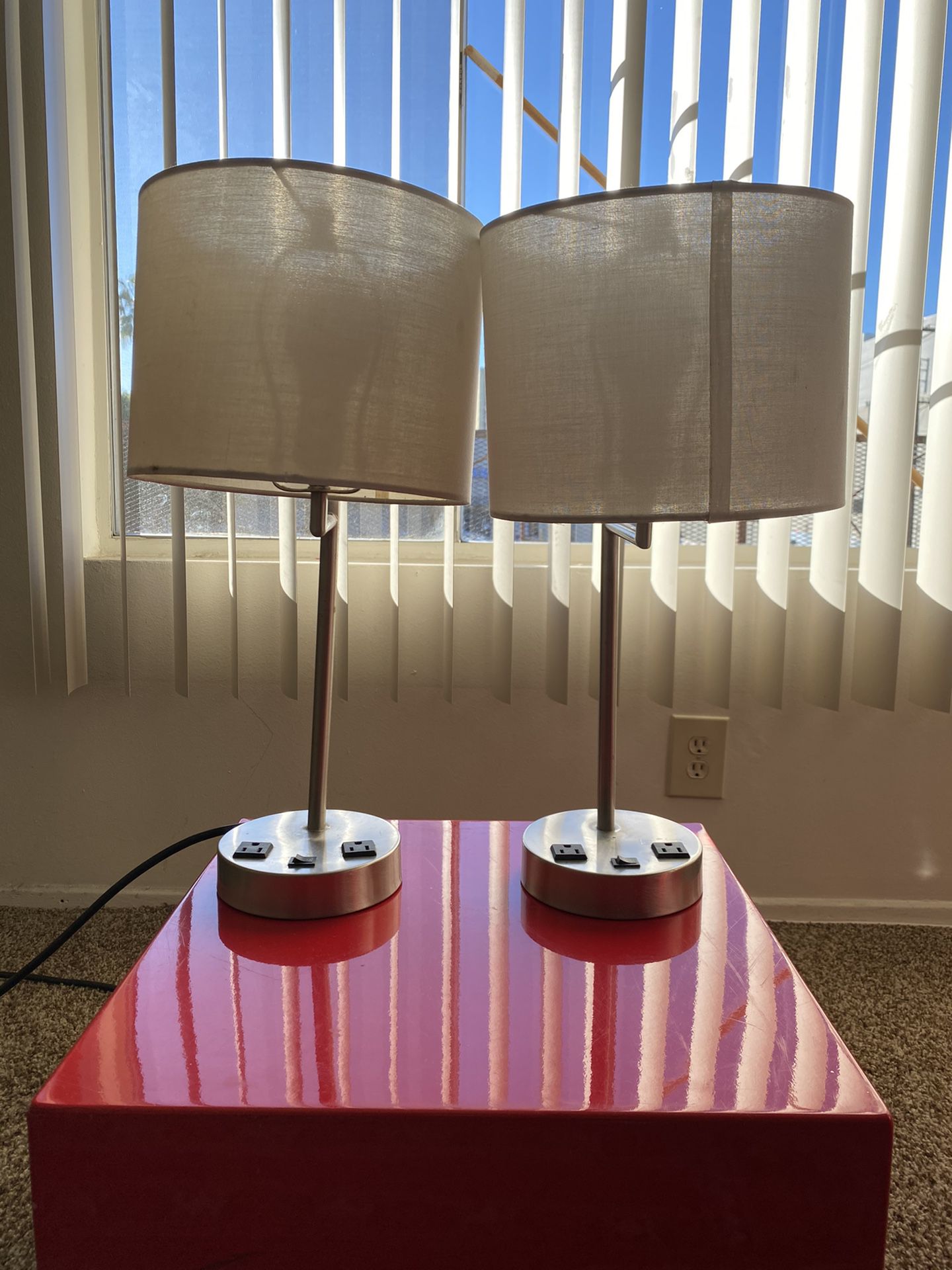Table lamps with outlet