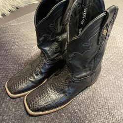 Cowboy boots size 11