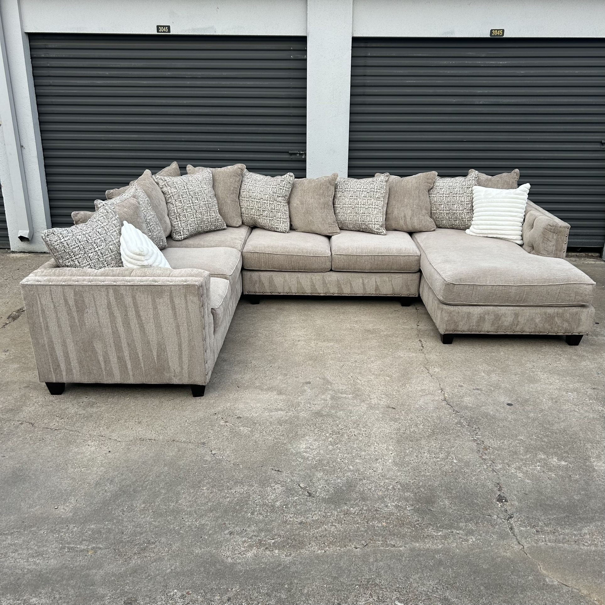 XL 3pc. Sectional w/Chaise And Nailhead Trim