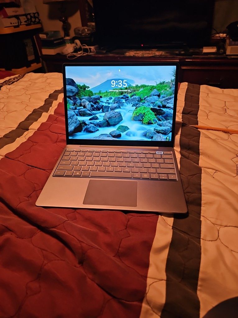 Microsoft Surface Laptop Go 2