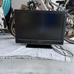 $35 Firm: Sony BRAVIA 32” LCD TV – Remote Included – Works Great