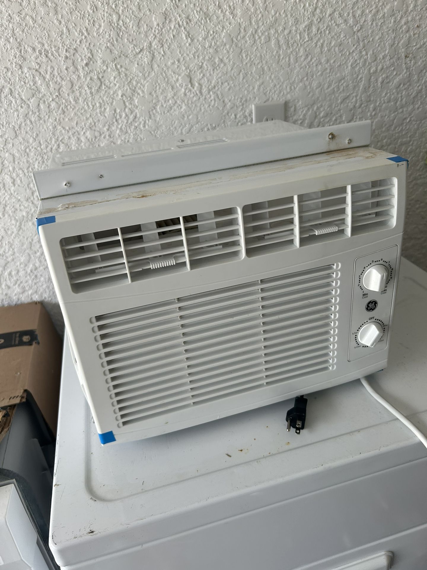 Dish Washer ,a/c Unit And Stove Top