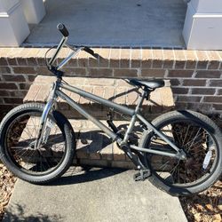 Mongoose Legion L60 Freestyle Bike - 20 Inch Wheels