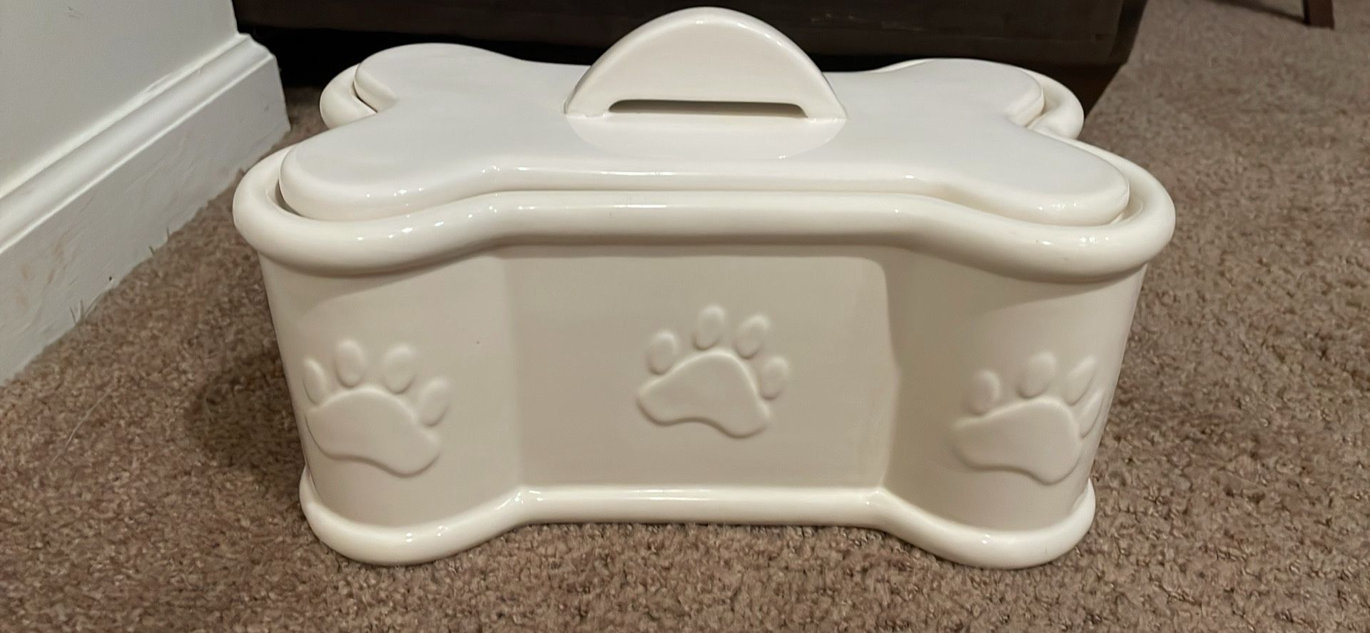 Ceramic bone pet treat dish