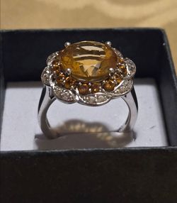 Genuine Citrine Flower Ring w/ white Topaz in .925 Sterling Silver. Size 7.