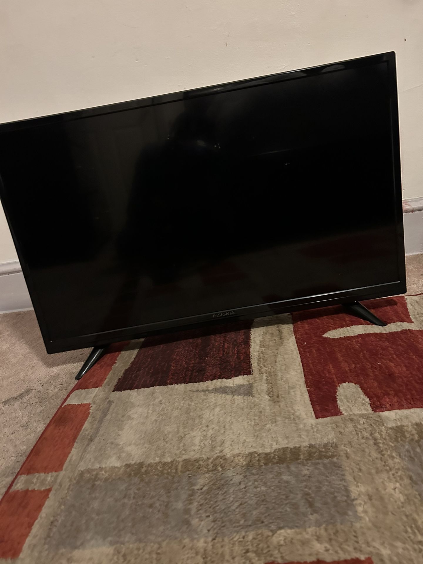 32’ Insignia LED Smart TV for Sale in Millersville, PA OfferUp