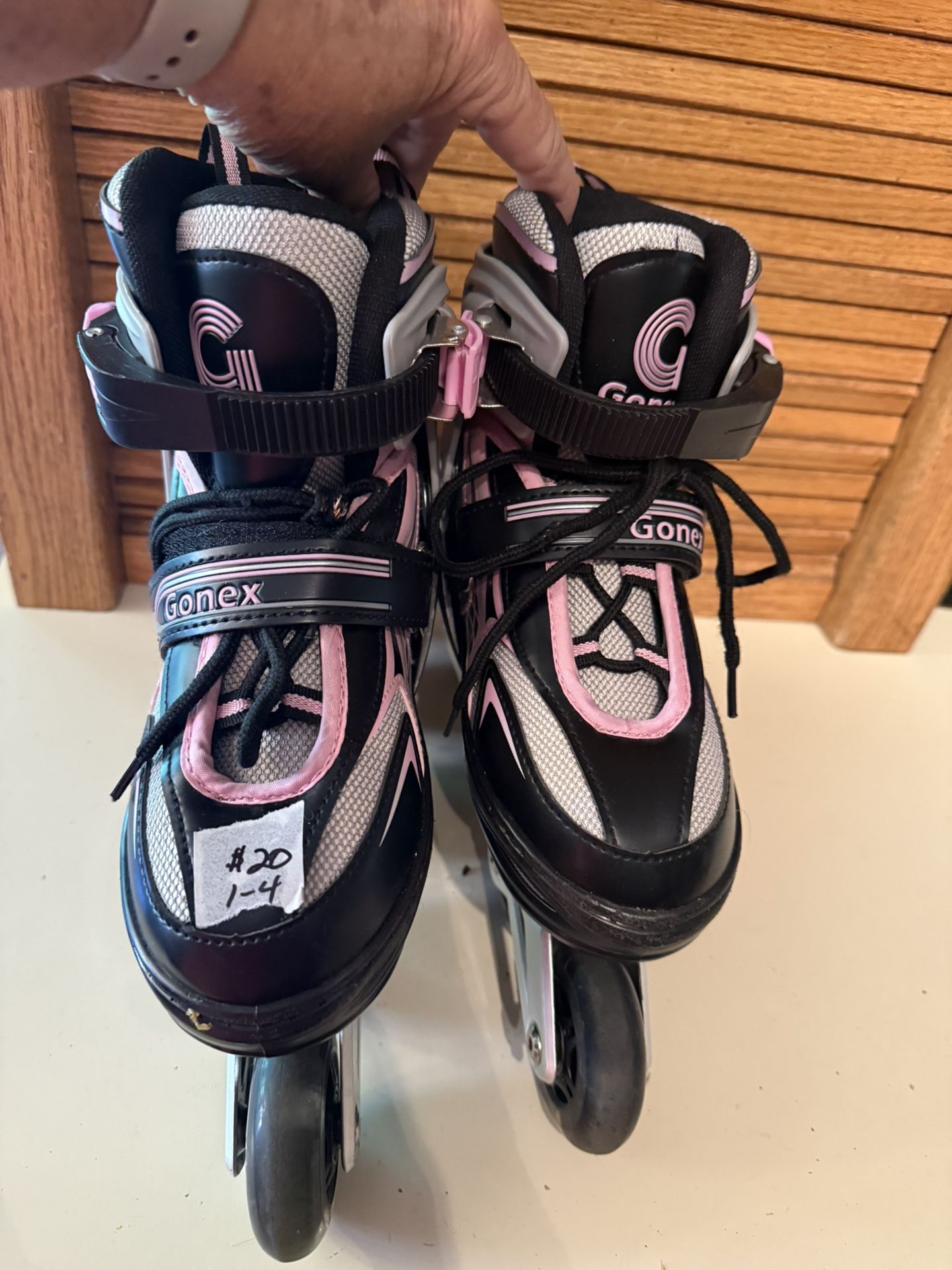 Adjustable Size 1-4 Inline Skates Are Like New.
