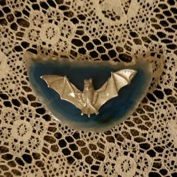 SILVER CHROME PEWTER METAL BAT BLUE AGATE REFRIGERATOR FRIDGE MAGNET COLLECTABLE