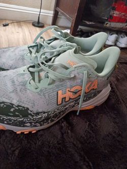 Hokas