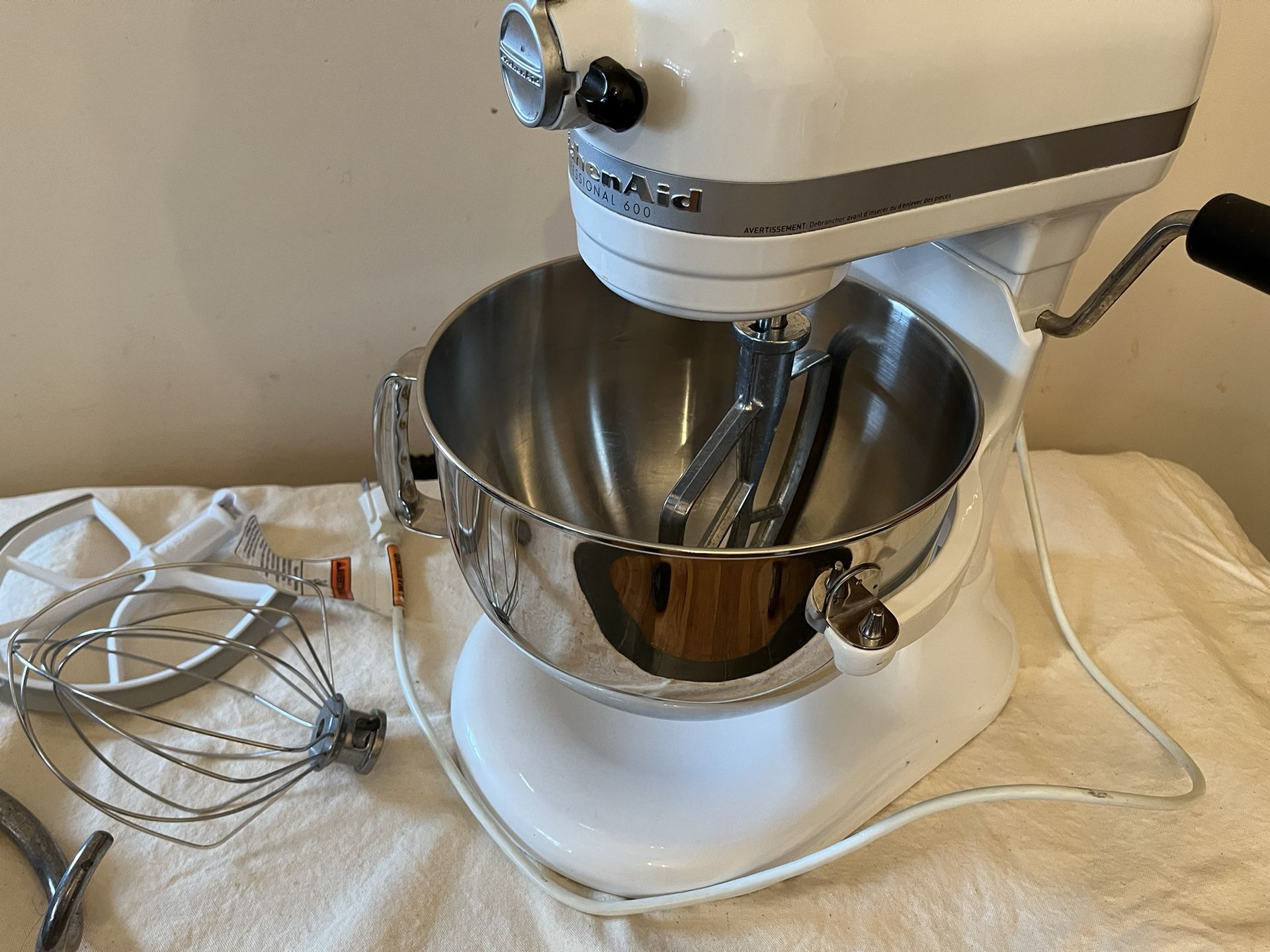 Kitchen Aid Stand Mixer - Professional Line - 6 Quarts - Silver for Sale in  Medley, FL - OfferUp