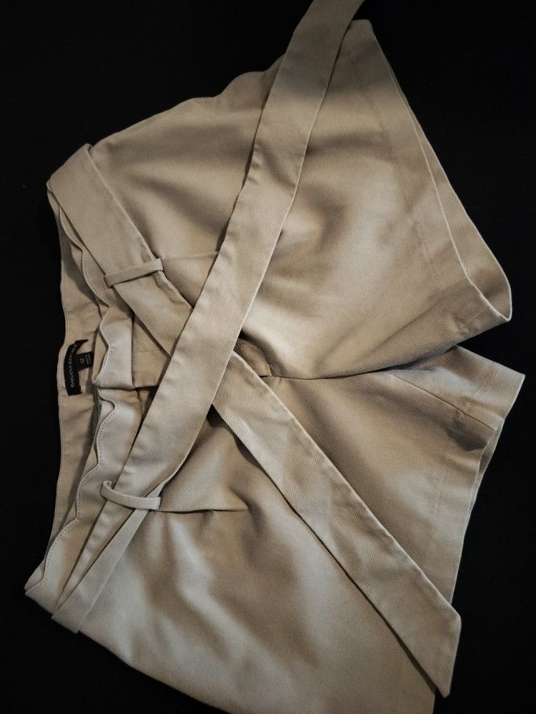 Women's Beige Banana Republic Shorts (Size 12)