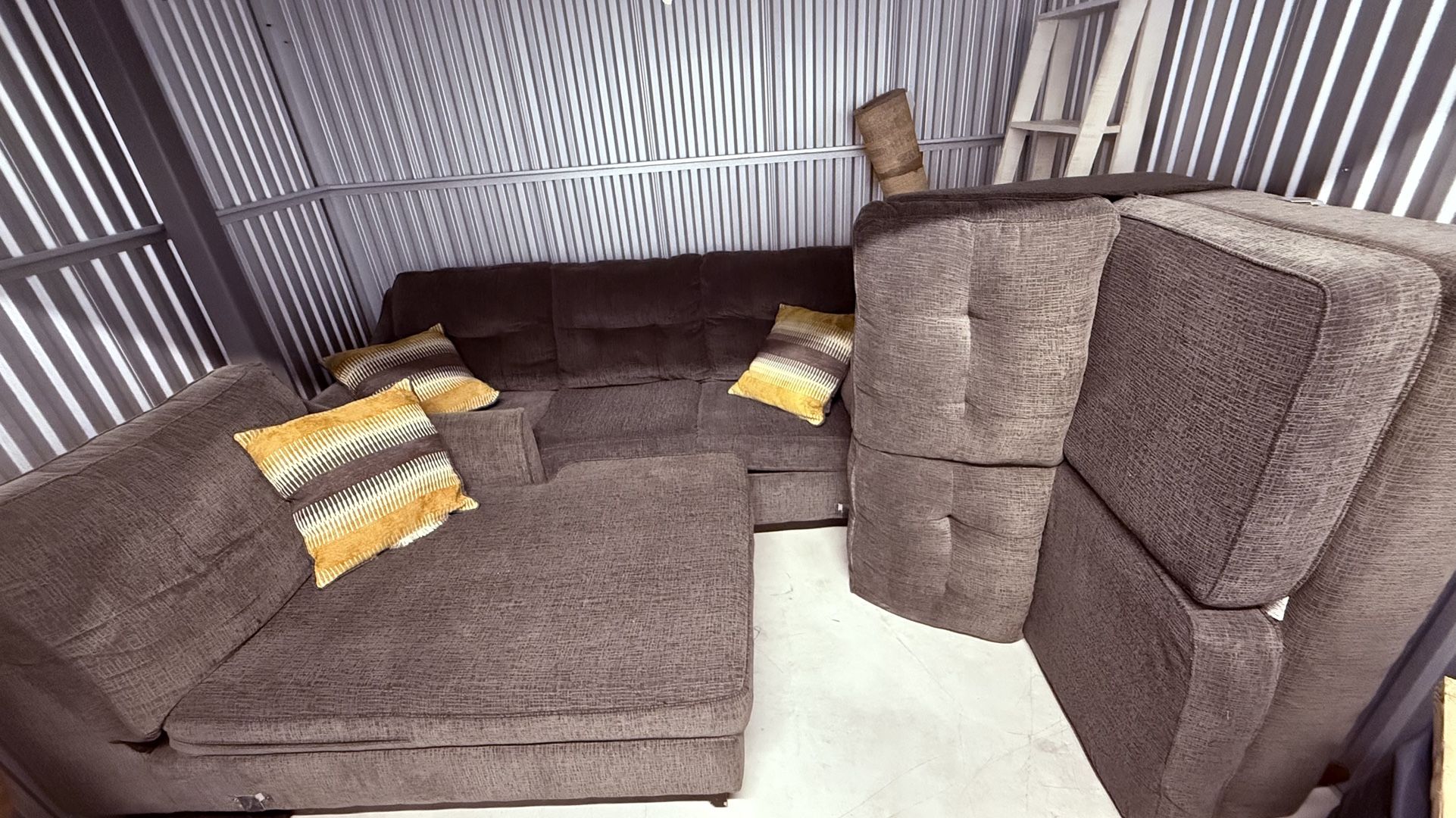 Couch Sectional 3 Piece W/Rug & Pillows!