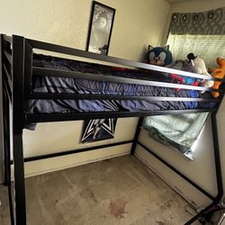 Bunk Bed  Twin Over Full  50$ 