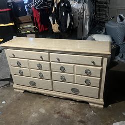 Dresser With Mirror 