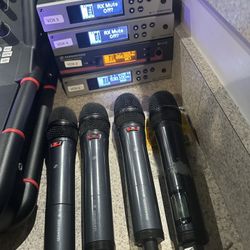4 Senheiser Wireless Mics Ew100g3 Microphones With Base And Power