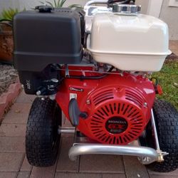 PRESSURE WASHER POWERED BY HONDA GX390 ENGINE WITH AR PUMP : 4000 PSI AT 4 GPM 