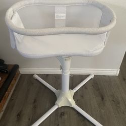 Halo bassinet swivel sleeper