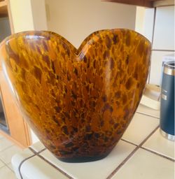 Heart-Shaped Tortoiseshell Art Glass Vase