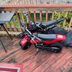 2 mini dirt bikes just before Christmas 🎁