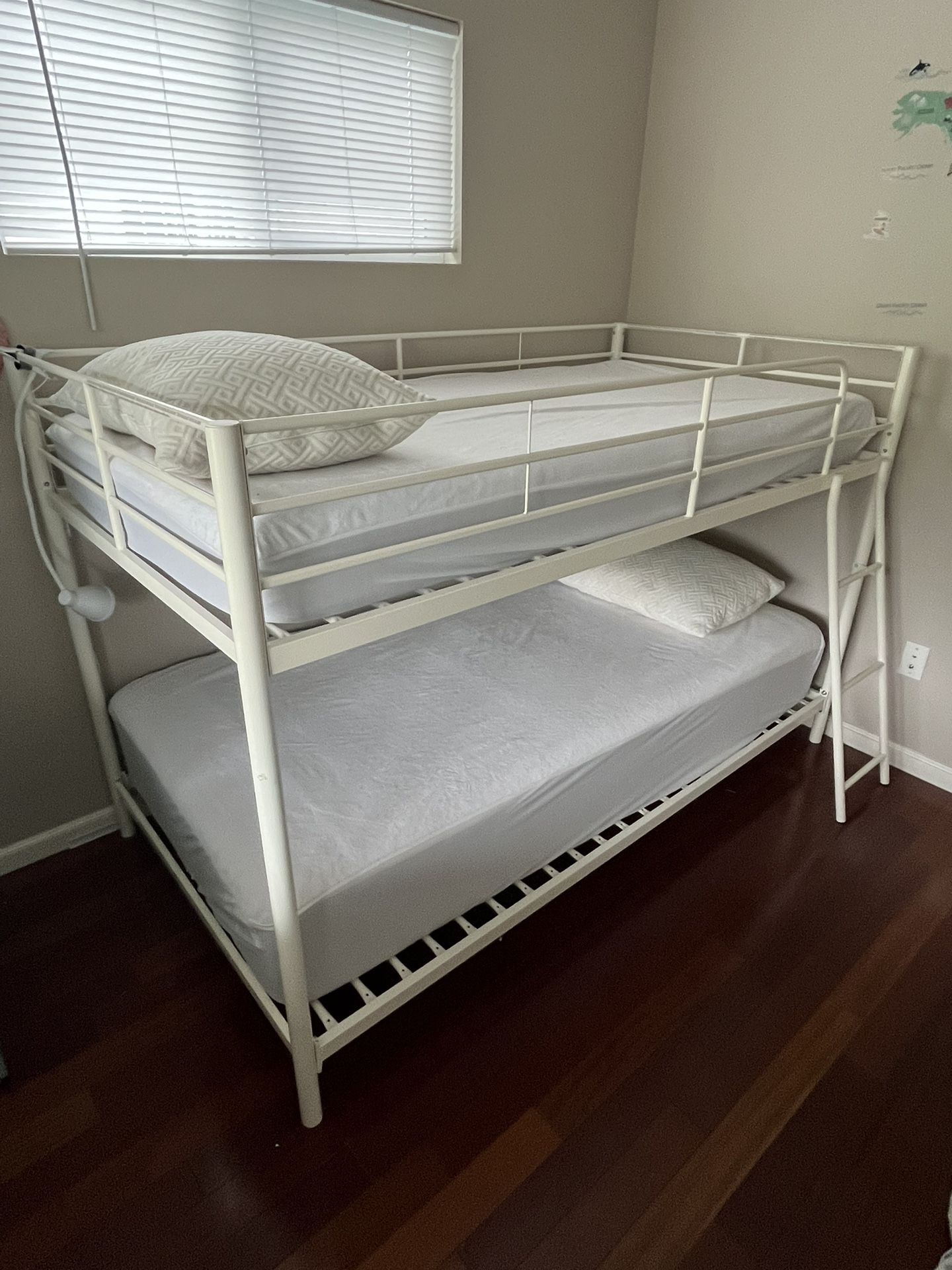 Bunk bed, mattress and pillows included