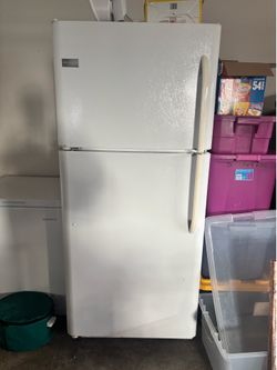 Refrigerator *pending pickup*