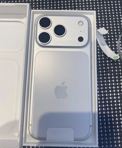 Brand New iPhone 17 Pro Max //UNLOCKED//