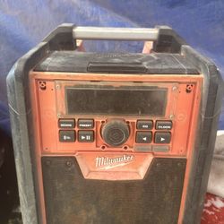  Milwaukee Radio Charger M18