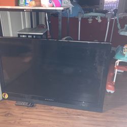 Dynex Tv (38in Wide , 24 1/2 In Tall) 