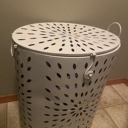  Metal Frame Laundry Large 