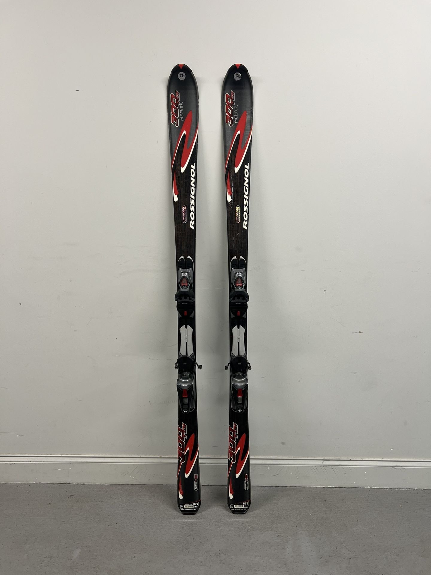 ROSSIGNOL 300 TDI 167 Skis with ROSSIGNOL AXIUM 300 Bindings. MADE IN FRANCE (Good condition) PICK UP IN CORNELIUS