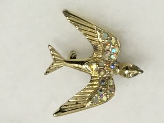 Beautiful rhinestone bird brooch