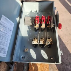 200 Amp 3 Pole 600 Volt Raind Tite Fused Disconnect