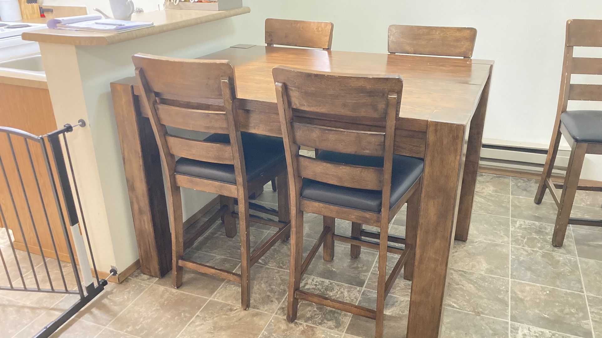 Dining Table W/ Leaf And 6 Chairs $150 Obo