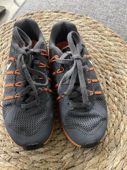 Nike max dynasty active running sneaker grey Orange sneaker size 11